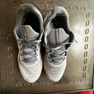 Brooks Gray Sneakers with Cushioned Soles and Breathable Mesh